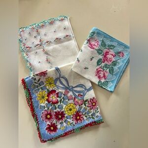 Vintage handkerchiefs set of 3 embroidered details, vibrant florals scalloped
